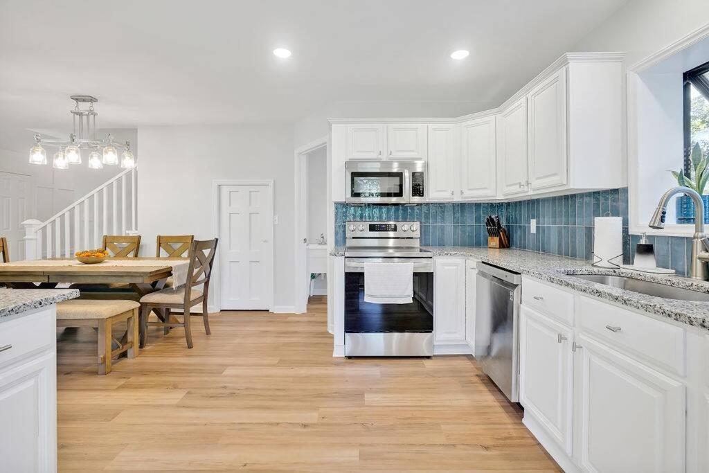 Middle Sound Hideaway~Beaches, Shopping, Families Villa Wilmington Exterior foto