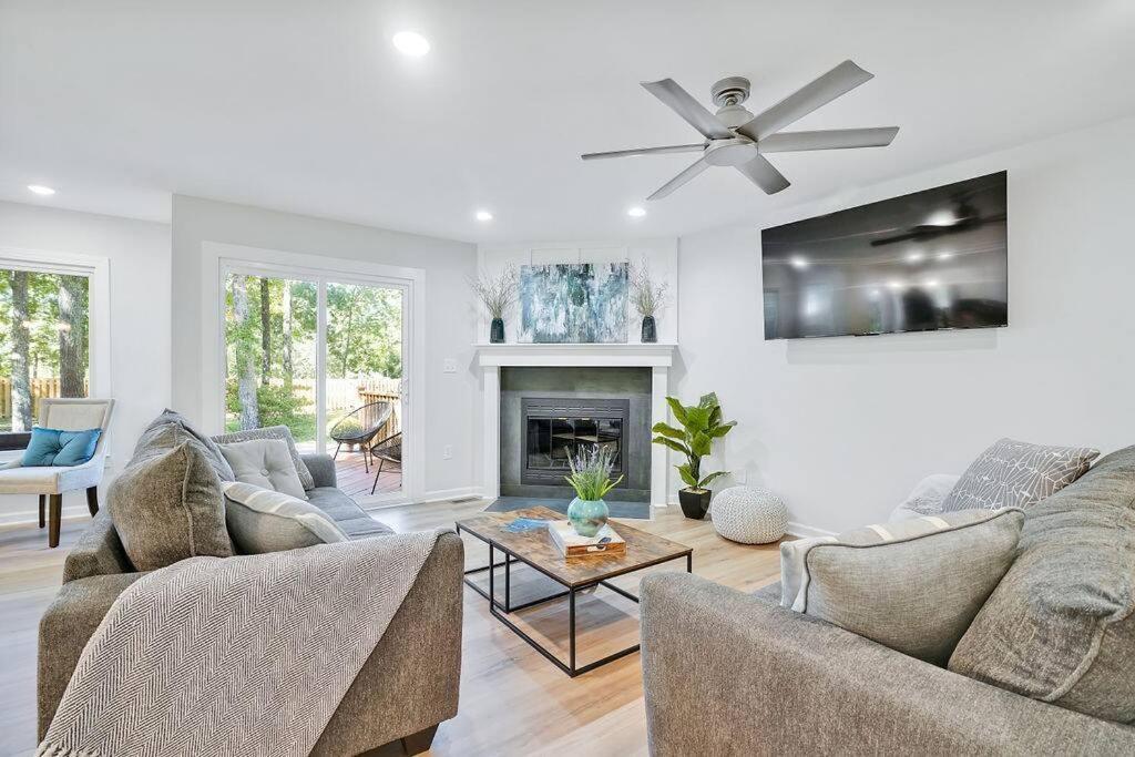 Middle Sound Hideaway~Beaches, Shopping, Families Villa Wilmington Exterior foto