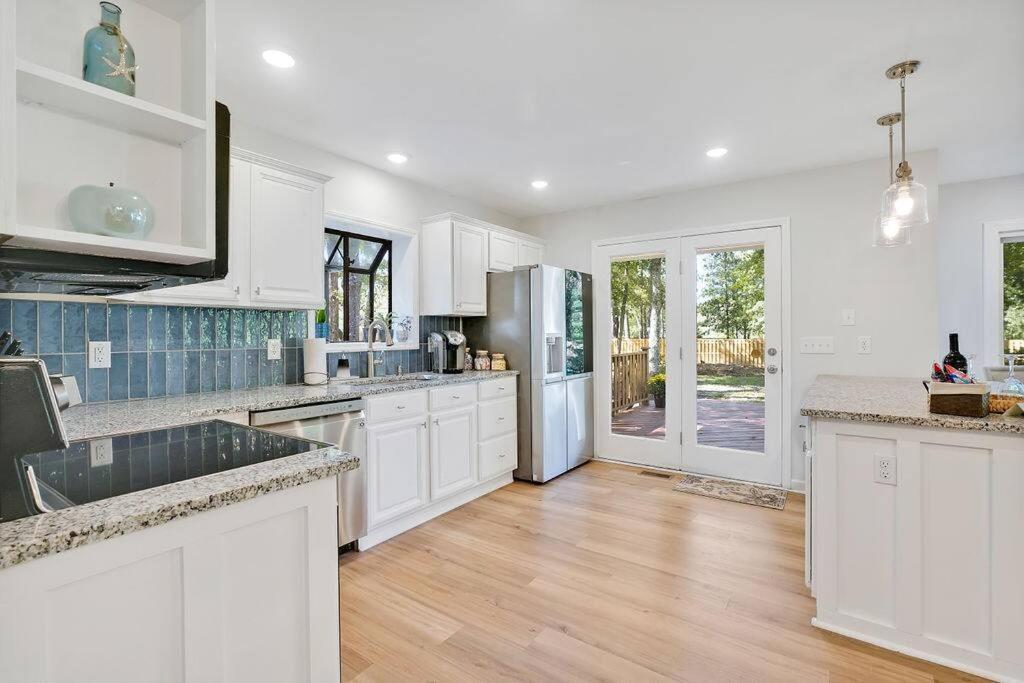 Middle Sound Hideaway~Beaches, Shopping, Families Villa Wilmington Exterior foto